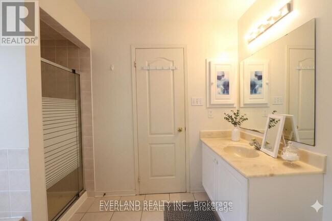 Photo du bâtiment - 49 Falling River Dr