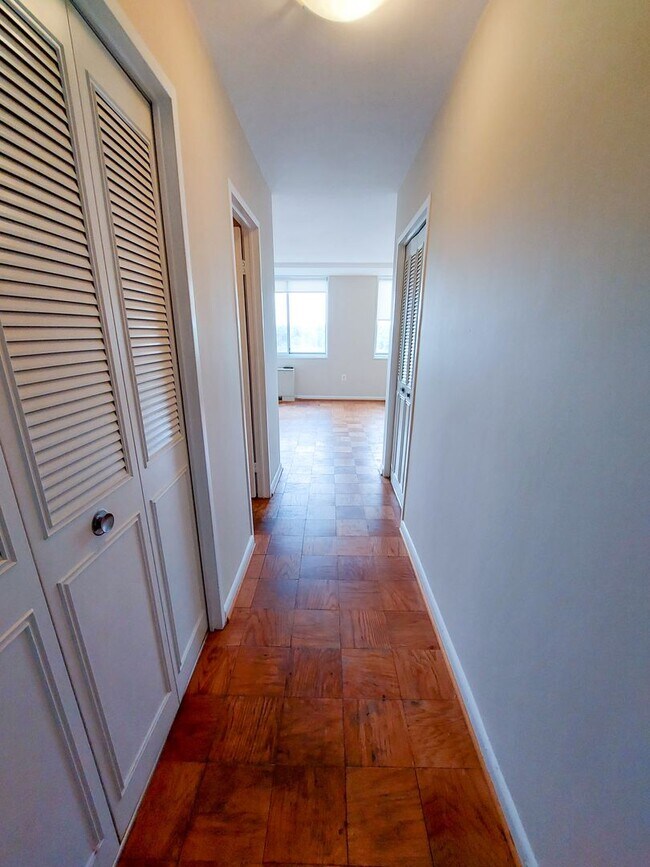 Foto del edificio - Lovely Studio Apartment in Highly-Sought G...