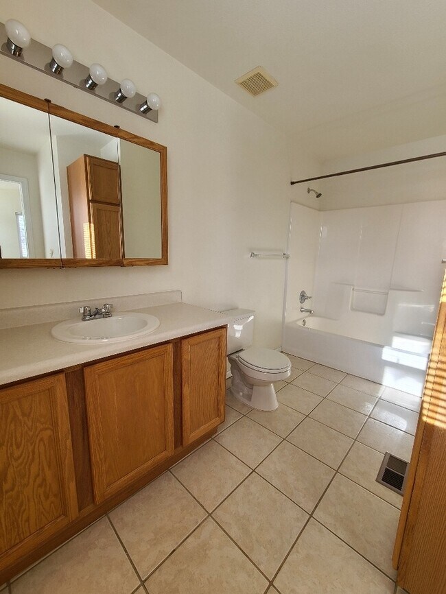 Building Photo - 303 Hunters Way