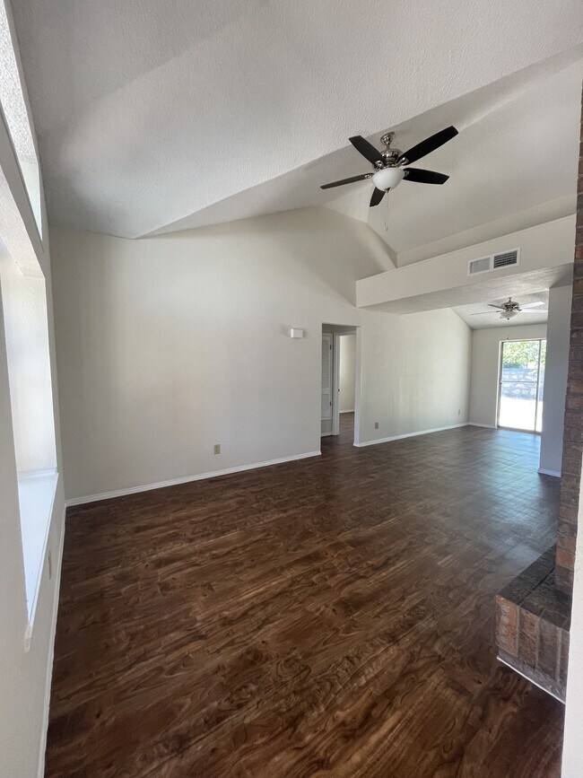Building Photo - 12040 Sal Rasura Ct