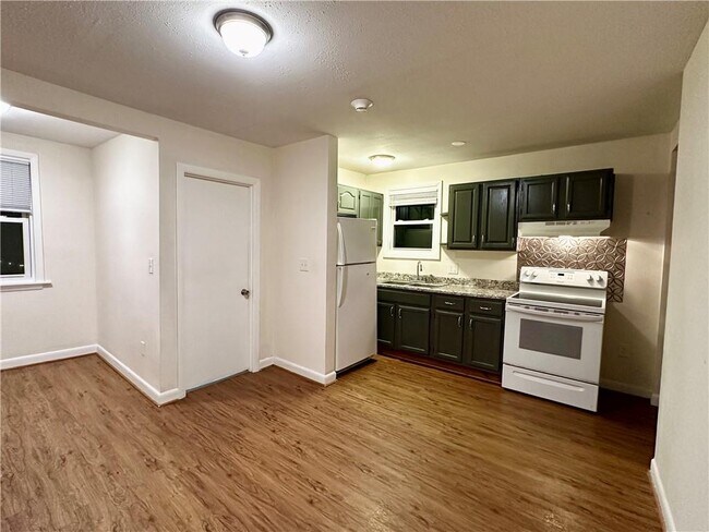 Foto del edificio - 800 Oakland Beach Ave