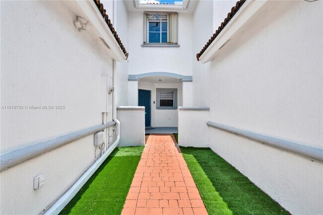 Foto del edificio - 4855 NW 116th Ave