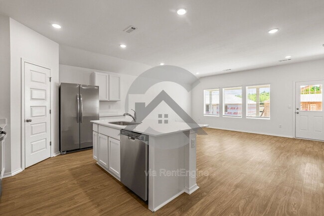 Building Photo - 110 E Sunbelt Ct