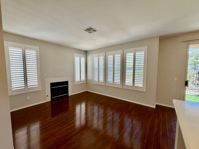 Foto del edificio - Green Valley Ranch 2 Bed Condo w/Garage