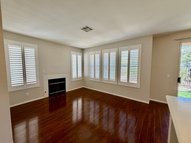 Building Photo - Green Valley Ranch 2 Bed Condo w/Garage