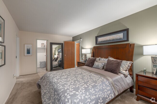 Modelo - 2 BD, 1 BA - 950SF - Primer dormitorio - Willowood Apartments