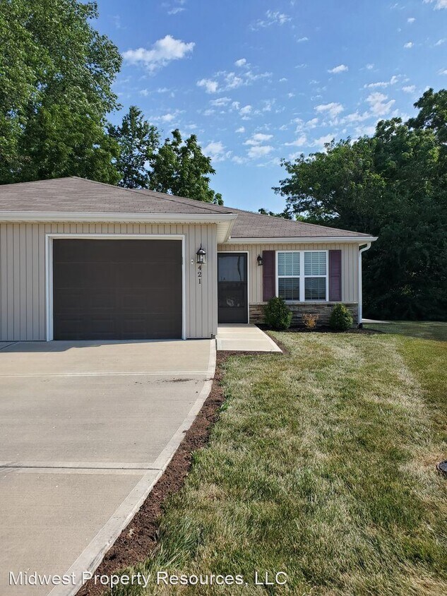 421 Kreisel Dr, Raymore, MO 64083 House Rental in Raymore, MO