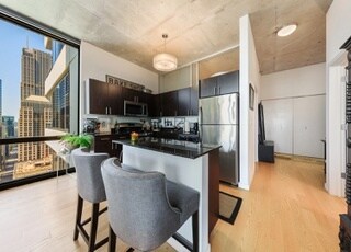 Primary Photo - 235 W Van Buren St