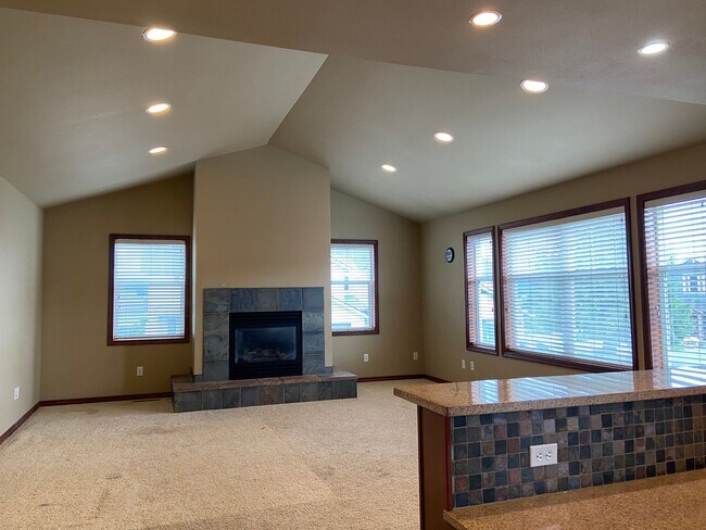 Building Photo - 1170 E Grover St