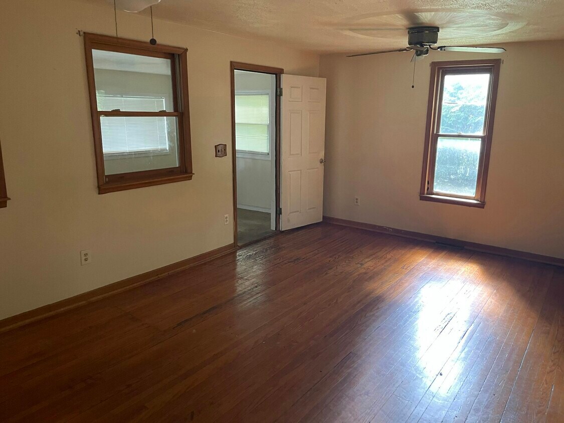 Foto principal - 289 N Midler Ave