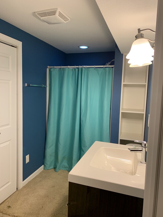 Building Photo - 2125 Hollywood Blvd