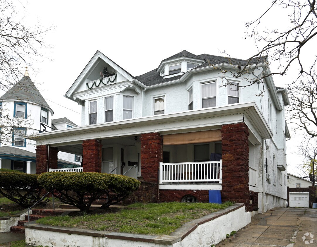 Primary Photo - 605 1st Ave