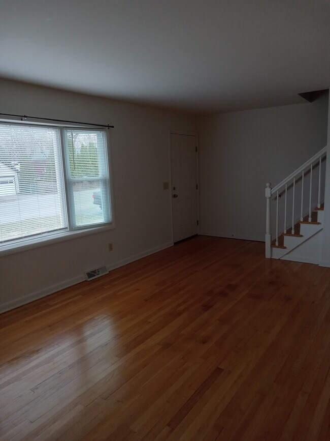 Building Photo - 34 Marriner Ave