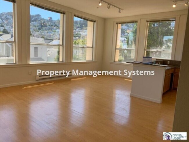 Foto del edificio - 317 29th St #302 - STUNNING CONDO UNIT WIT...