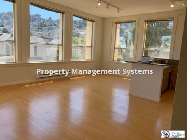 Building Photo - 317 29th St #302 - STUNNING CONDO UNIT WIT...