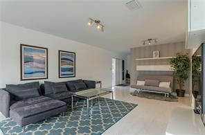 Building Photo - 205 Bobolink Way