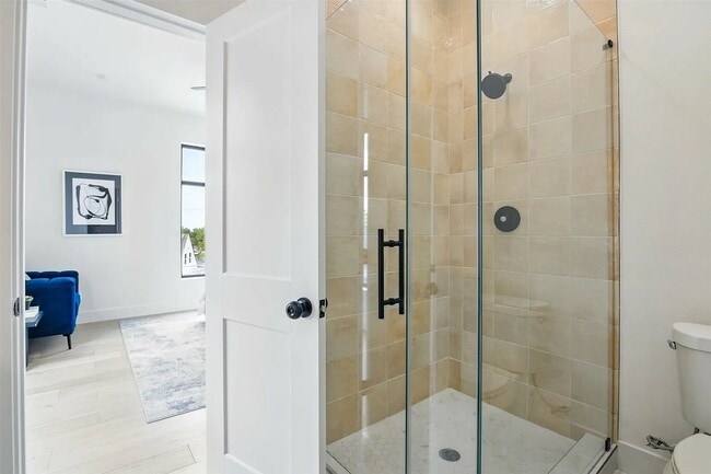 Foto del edificio - 430 E 8th St