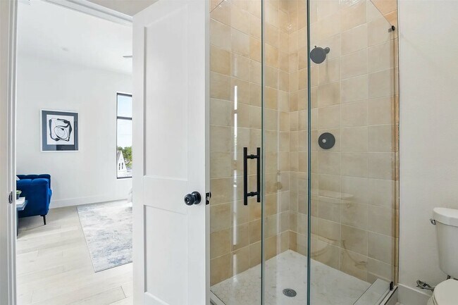 Building Photo - 430 E 8th St