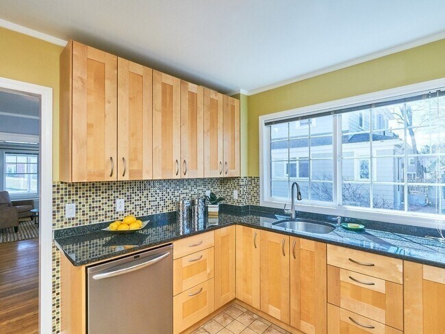 Building Photo - 263 Wachusett St