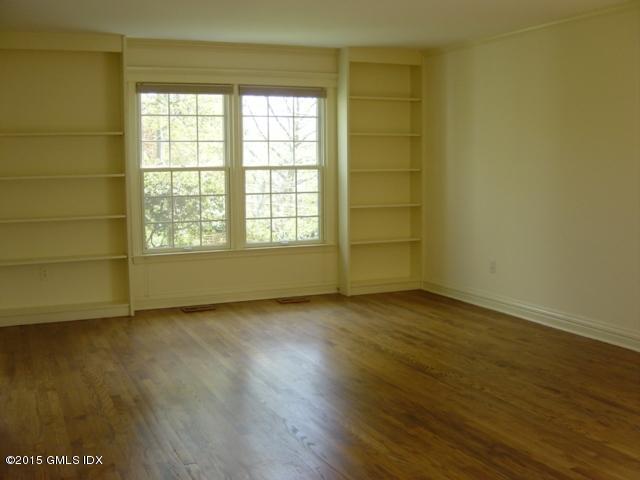 Foto del edificio - 172 Field Point Rd