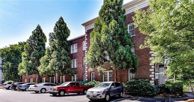 Foto del edificio - 712 Louise Ave