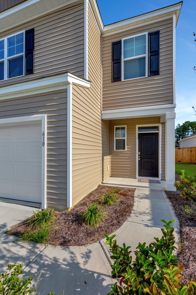 Building Photo - Charming 4-Bedroom Spacious Home for Rent ...