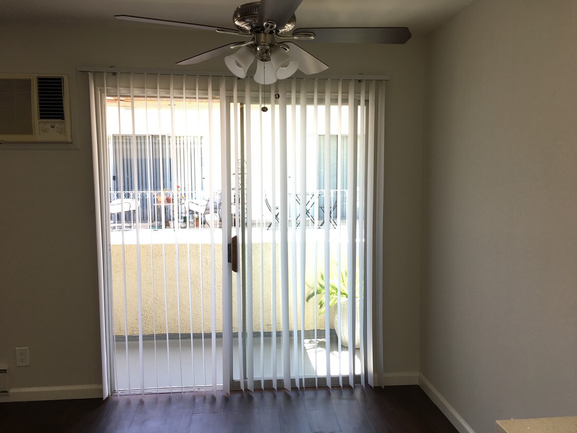 Foto principal - 14718 W Magnolia Blvd