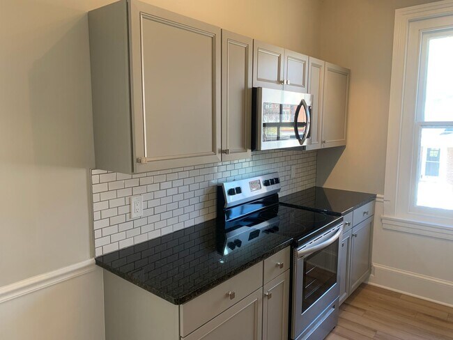 Building Photo - 718 Cattell St