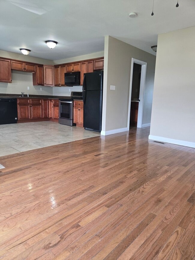 Building Photo - 2 Bedroom, 2 Bath w/ Washer&Dryer Included!