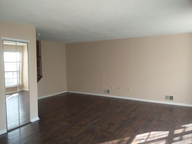 Foto del edificio - Spacious Newly Rennovated 2 Bedroom House with 2.5 Bath