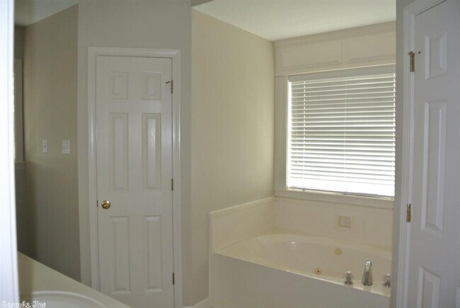 Building Photo - 12801 Misty Creek Dr