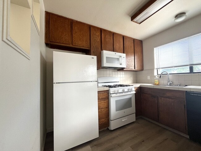 Interior Photo - 1001 - 1031 Amador Avenue