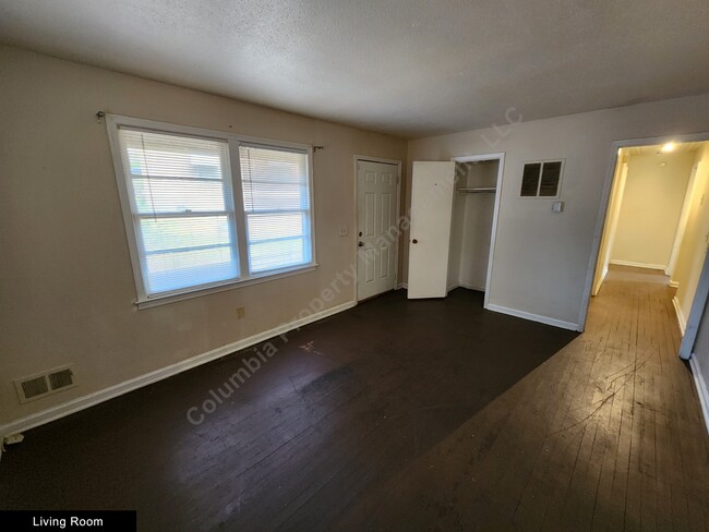 Building Photo - 911 Old Oak Dr