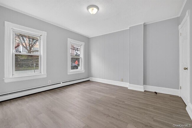 Foto del edificio - 664-666 N Division St