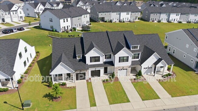 Foto del edificio - 730 Putney Hl Rd