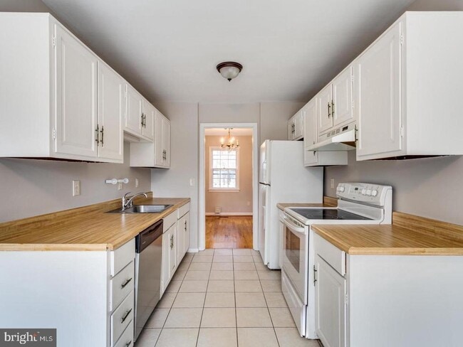 Building Photo - 2302 Wheystone Ct