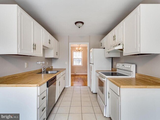 Foto del edificio - 2302 Wheystone Ct