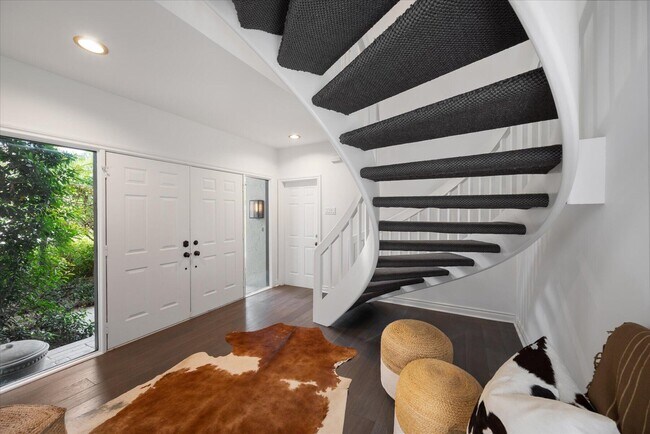 Building Photo - 11823 Pebblewood Dr