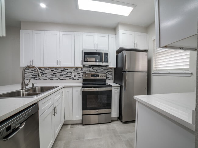 Building Photo - 122 E Terra Alta Dr