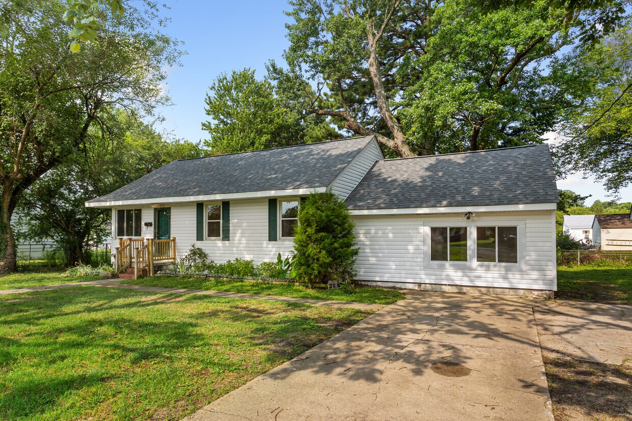 577 Harpersville Rd, Newport News, VA 23601 House Rental in Newport