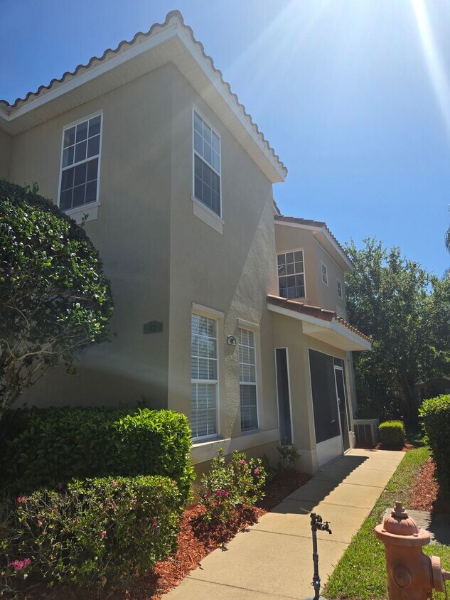 Photo - 102 MONROE CIRCLE-