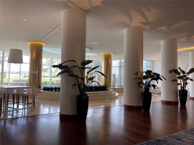 Foto del edificio - 5161 Collins Ave