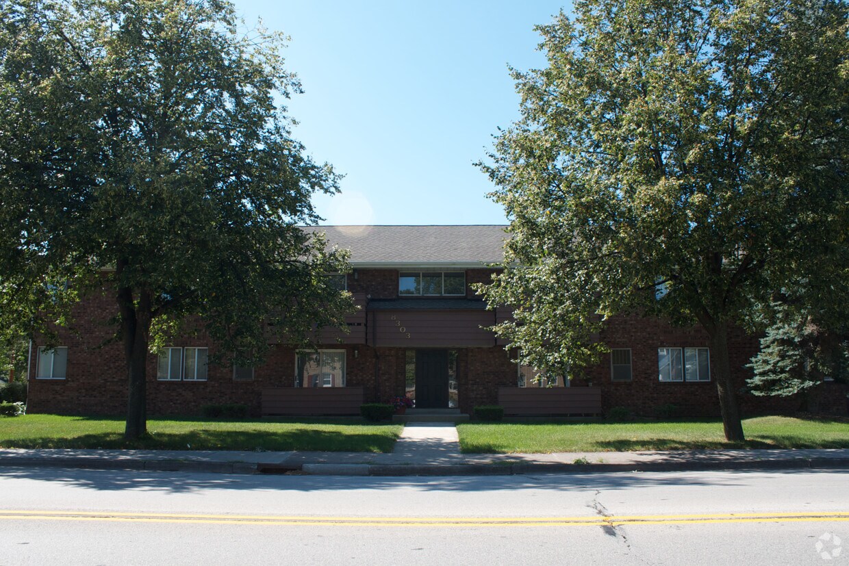 Primary Photo - 8303 W North Ave