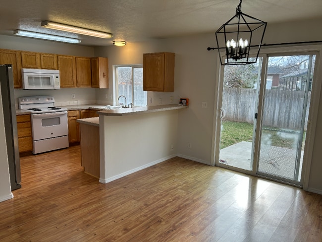 Building Photo - 1427 W Roberts Pl