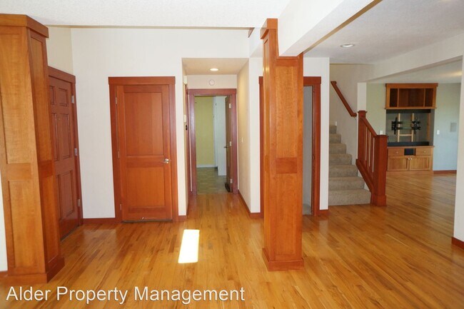 Building Photo - 4 br, 3.5 bath House - 7491 SW Saint John Pl