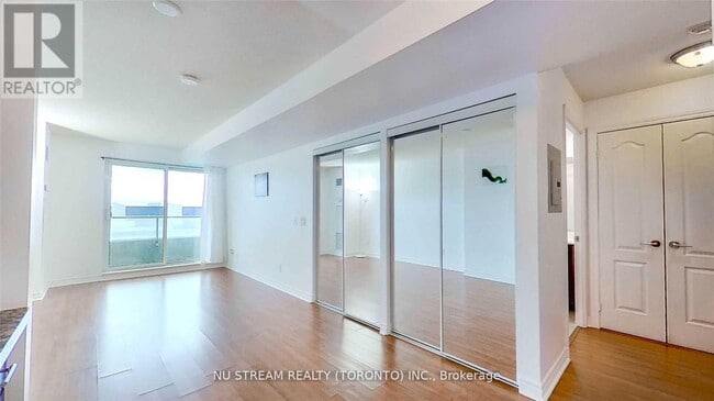 Building Photo - 70 Town Centre Court