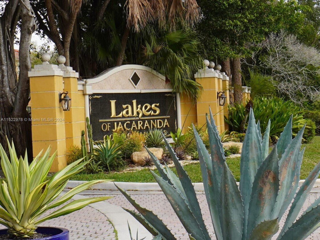 Primary Photo - 10701 Cleary Blvd