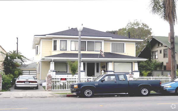 Building Photo - 1035 Cedar Ave