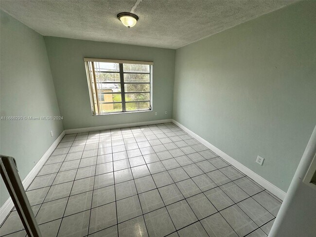 Building Photo - 4370 NW 11th St
