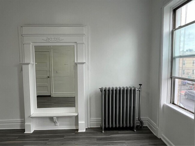 Building Photo - 266 E 32nd St